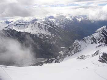 Pohled z Erzherzog-Johann-Hütte na ledovec Pasterse